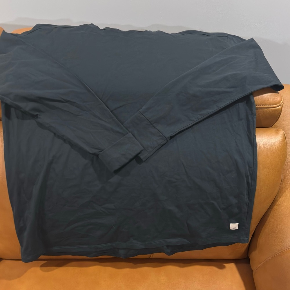 Vuori long sleeve shirt